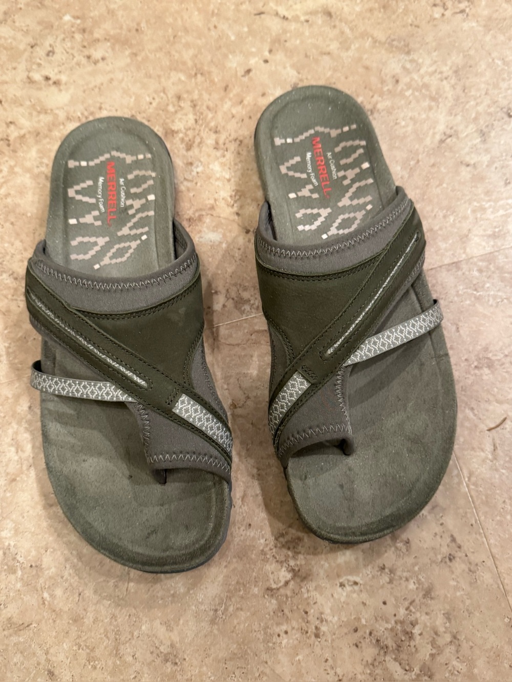 Women’s Merrill moss green sandals size 10